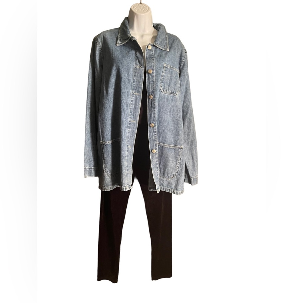 MAURICES DENIM JACKET.      LARGE. CL/GR 13